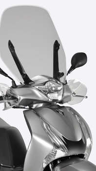 Honda SH125i - zbliżenie przedstawiające reflektor, szybę oraz kierunkowskazy.