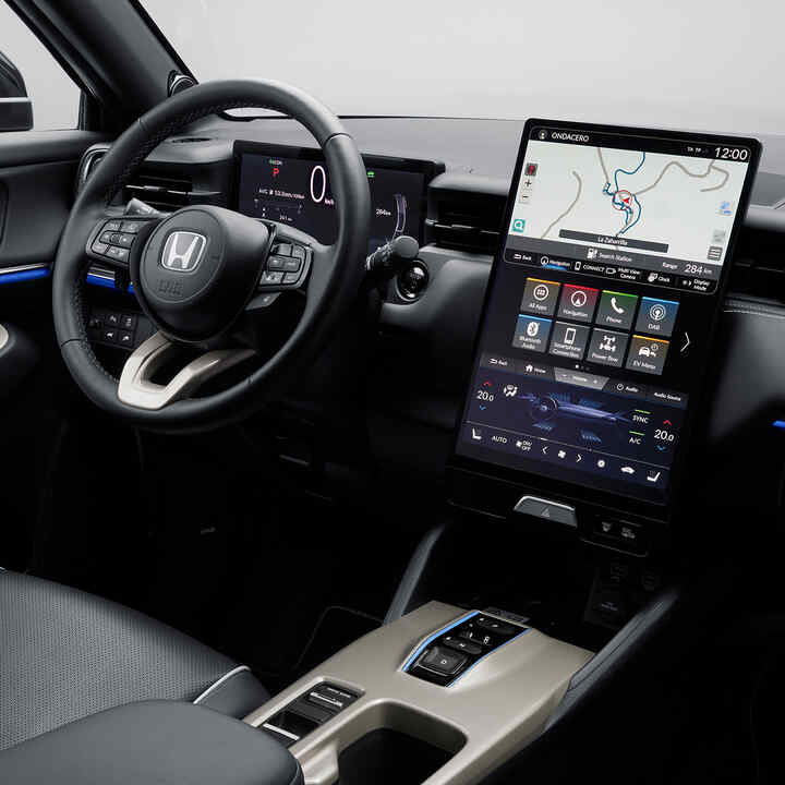 Wnętrze samochodu Honda z wyświetlaczem