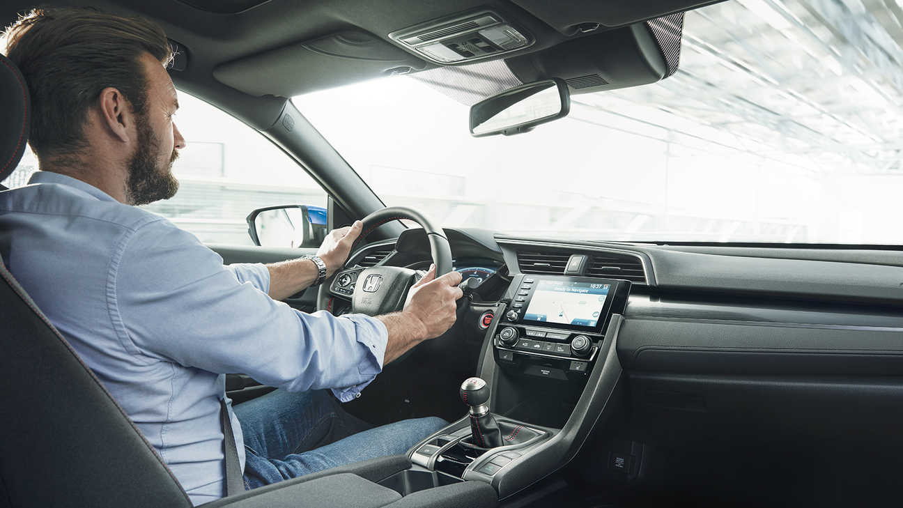 Honda Civic poza miastem –– widok wnętrza.