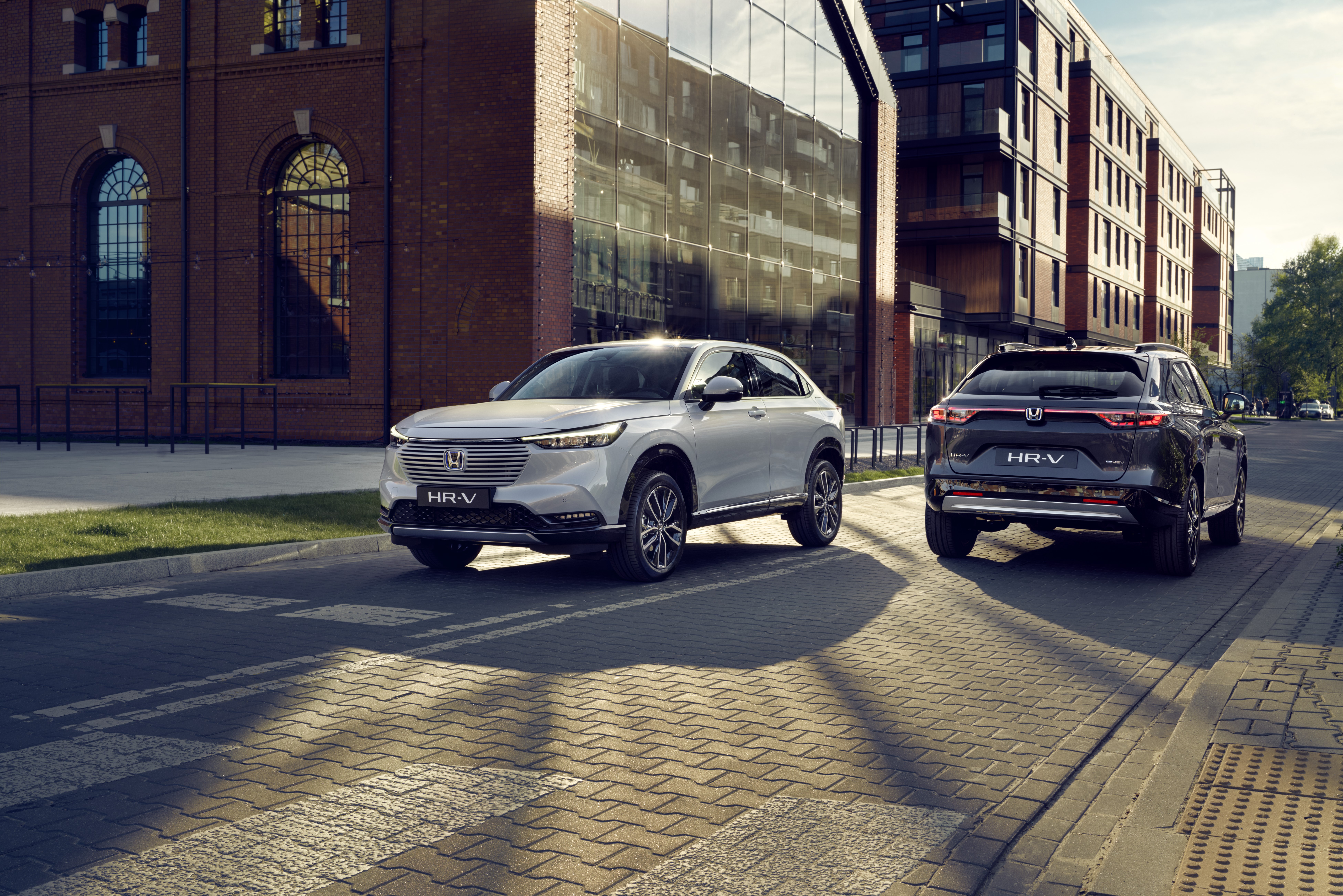 2 samochody Honda HR-V