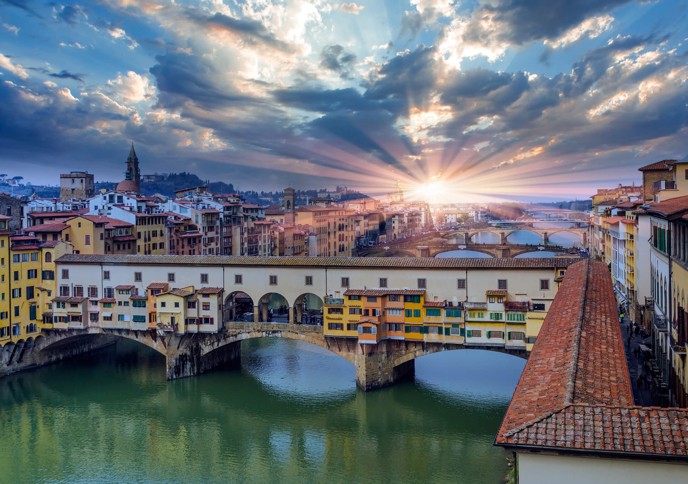 Słońce nad Ponte Vecchio we Florencji, Włochy