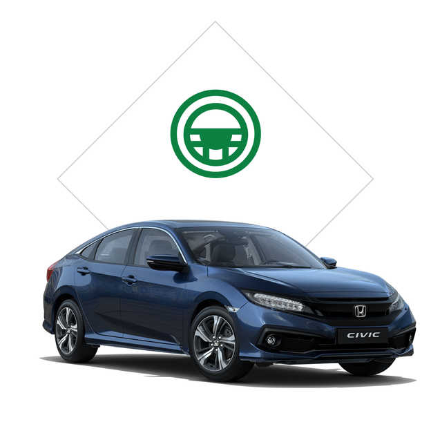 Honda Civic 4D z przodu podczas jazdy testowej.