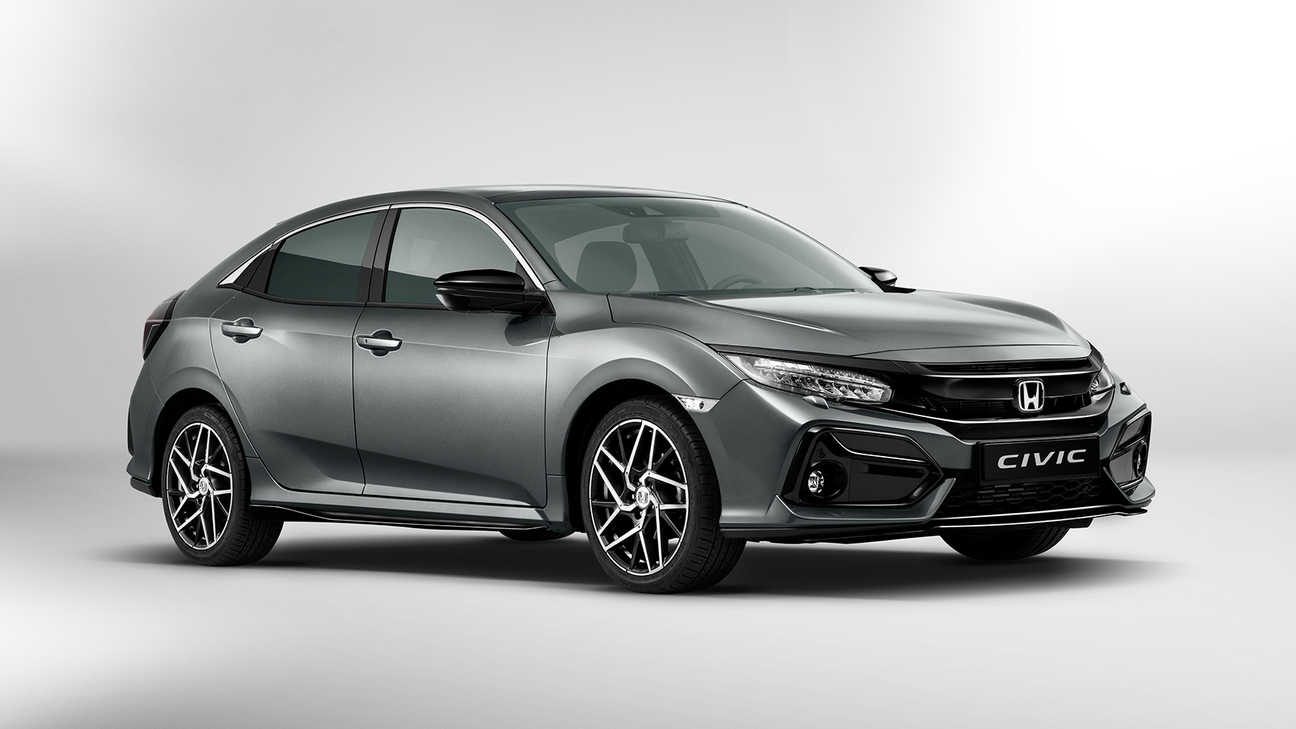 Widok z przodu Hondy Civic 5D z pakietem Black Line.