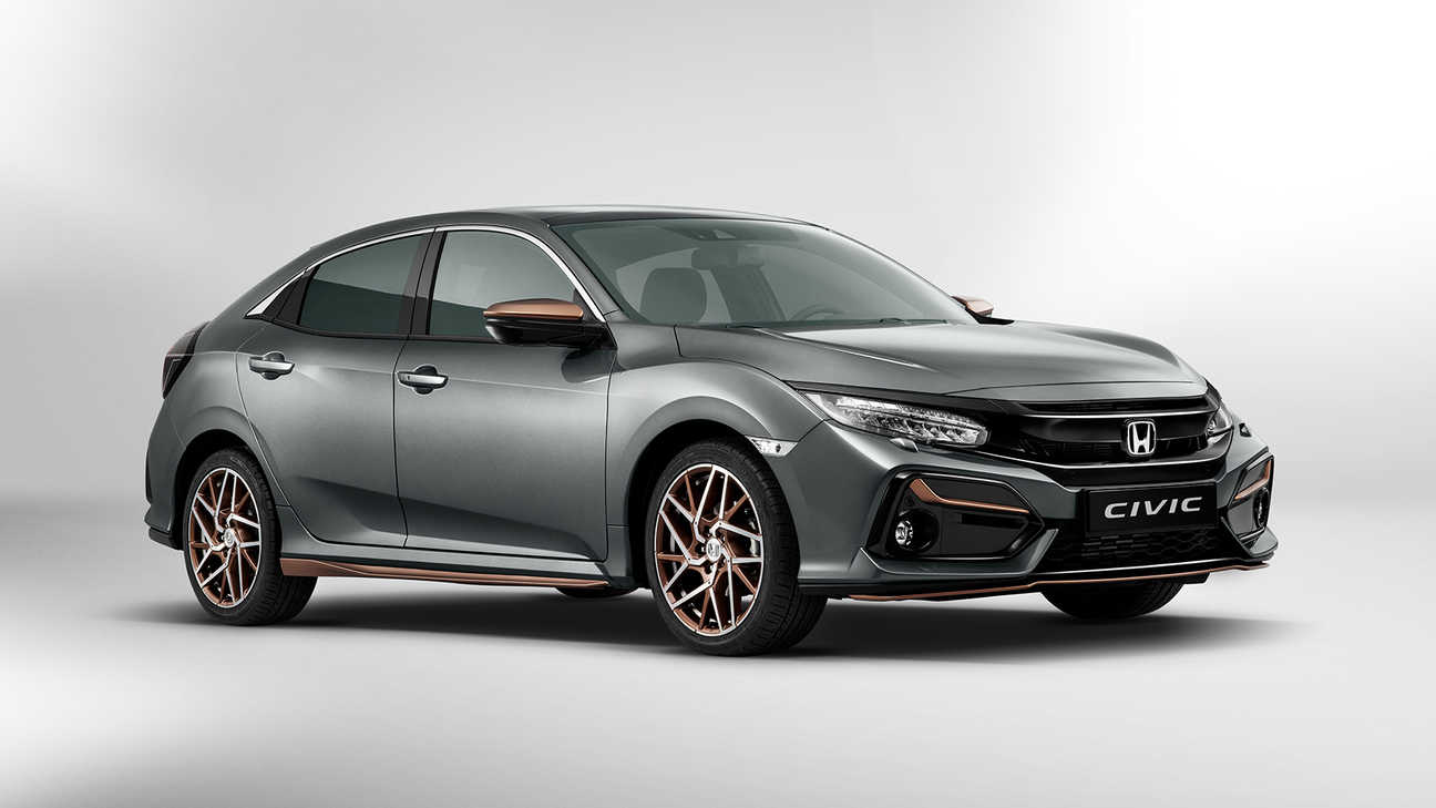Widok z przodu Hondy Civic 5D z pakietem Bronze Line.