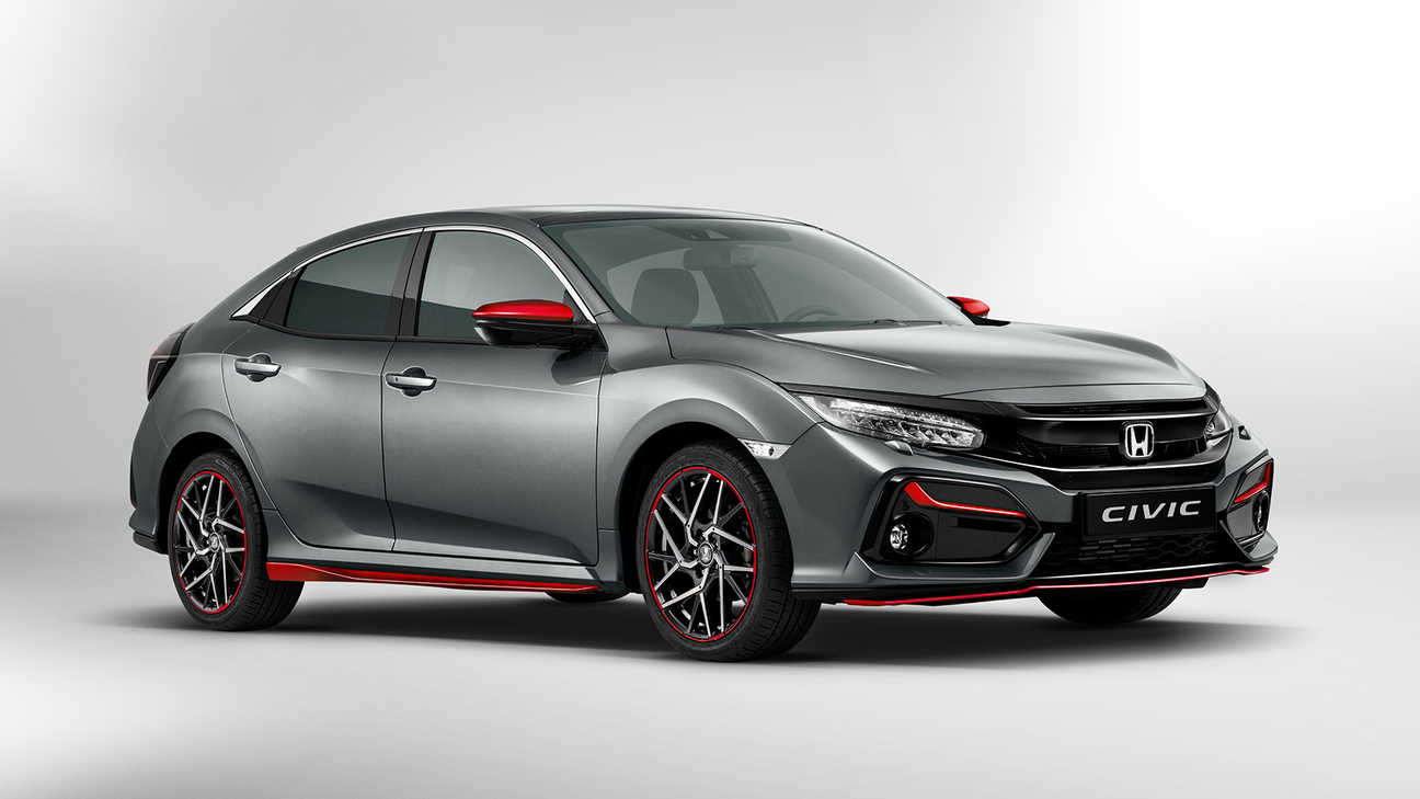 Widok z przodu Hondy Civic 5D z pakietem Red Line.