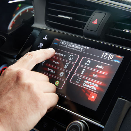 Zbliżenie systemu informacyjno-rozrywkowego Honda CONNECT.
