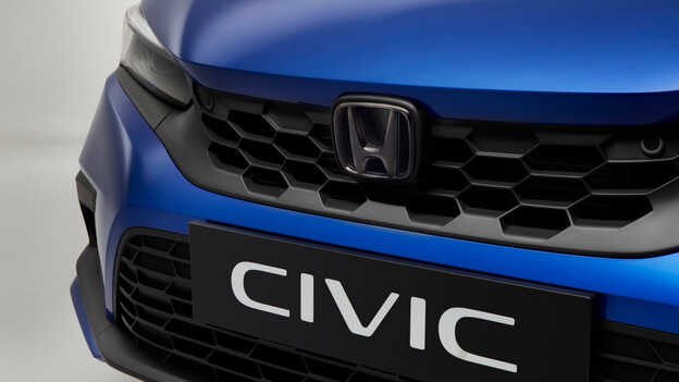 Honda Civic e:HEV z pakietem Iluminate Titanium.