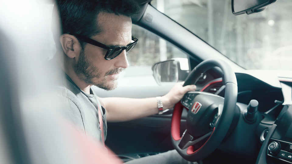 Model korzystający z systemu rozpoznawania mowy Hondy Civic Type R.