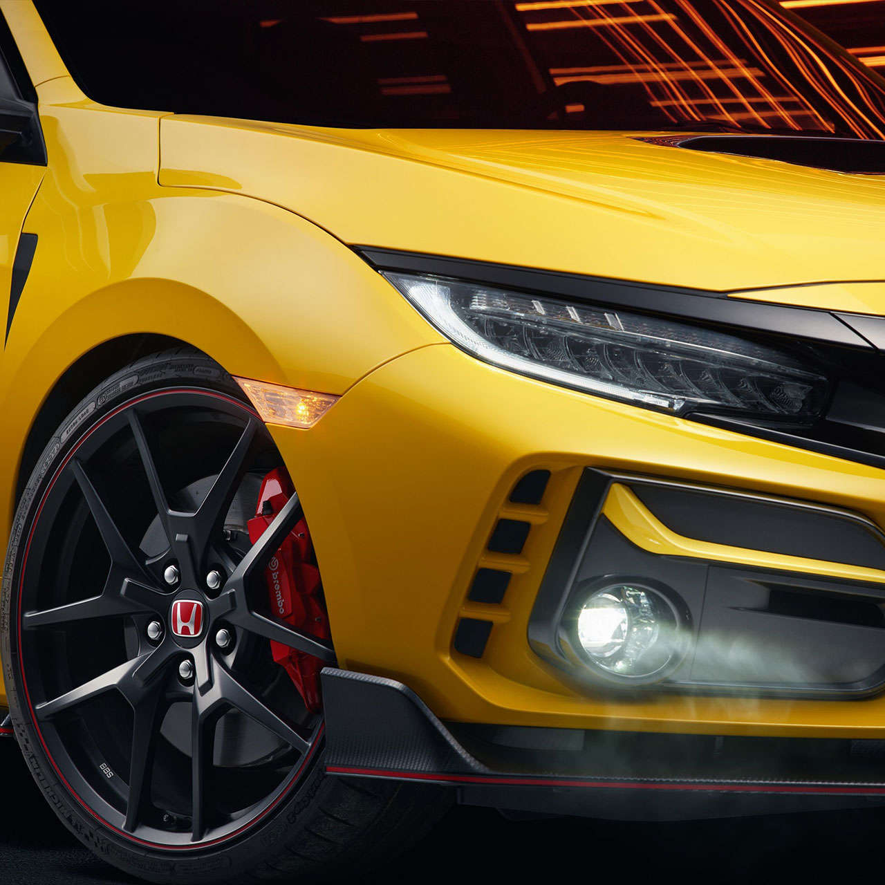 Zbliżenie na reflektory Hondy Civic Type R