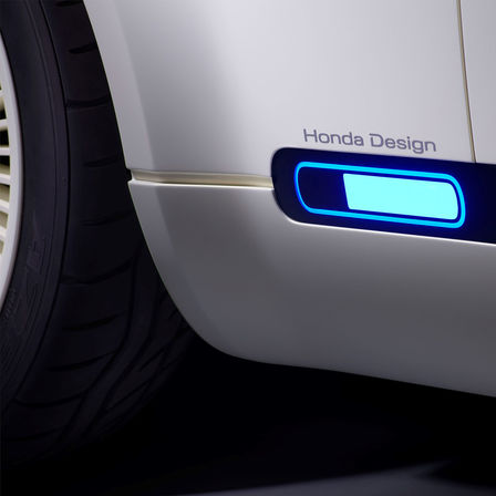 Zbliżenie przedstawiające układ zasilania z baterii Hondy Urban EV Concept.