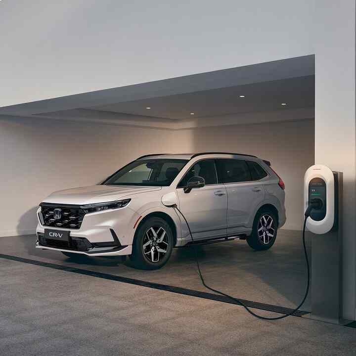 Hybrydowy SUV CR-V, akcesoryjny pakiet aerodynamiczny do samochodów z napędem PHEV