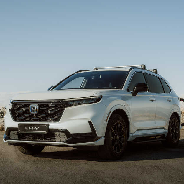 Christian Horner we wnętrzu Hondy Hybrid SUV