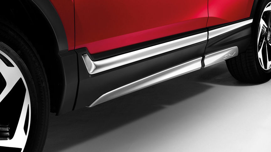 Honda CR-V — zbliżenie przedstawiające boczne dolne elementy dekoracyjne.