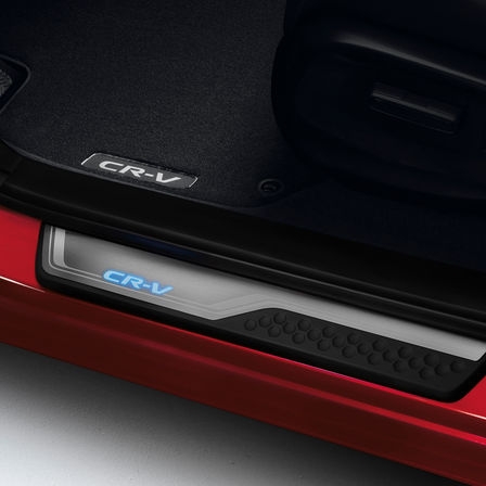 Honda CR-V — zbliżenie przedstawiające nakładkę progów.