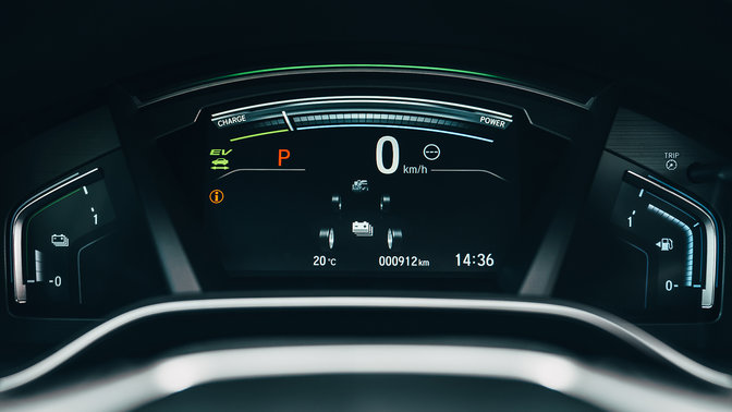 Honda CR-V Hybrid — zbliżenie przedstawiające wyświetlacz TFT.