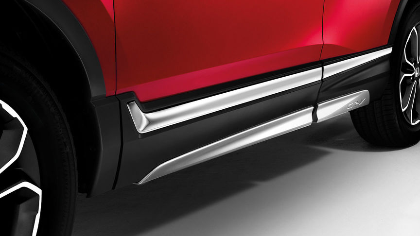 Honda CR-V Hybrid — zbliżenie przedstawiające boczne dolne elementy dekoracyjne.