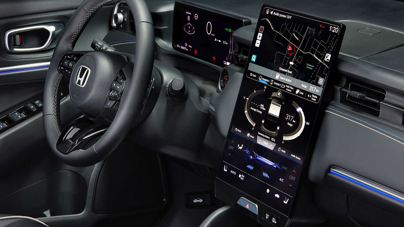 Zbliżenie na ekran z systemem Honda CONNECT.