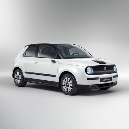 Honda e w studio – widok z przodu