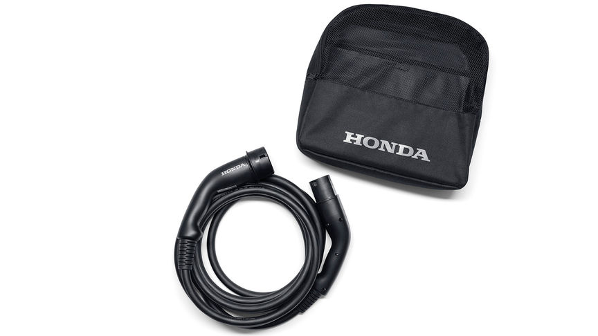 Zbliżenie na kable ładowania ładowarki Honda e tryb3.