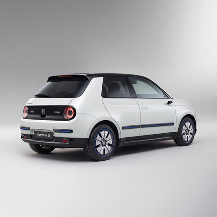 Honda e w studio – widok z tyłu