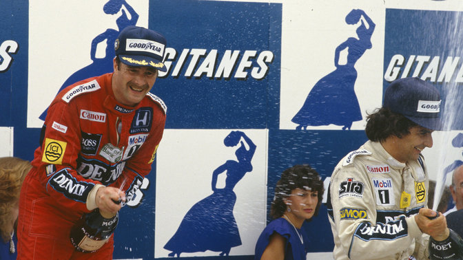 Nigel Mansell świętuje zwycięstwo w klasyfikacji konstruktorów, rozpoczynając naszą złotą erę.