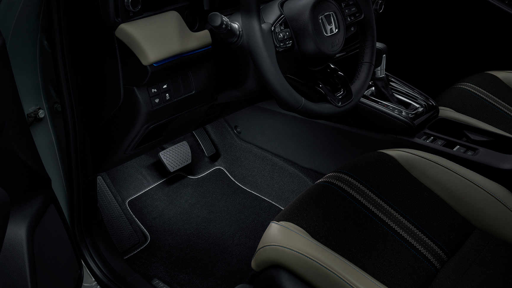 Honda HR-V - podświetlenie przestrzeni na nogi z przodu