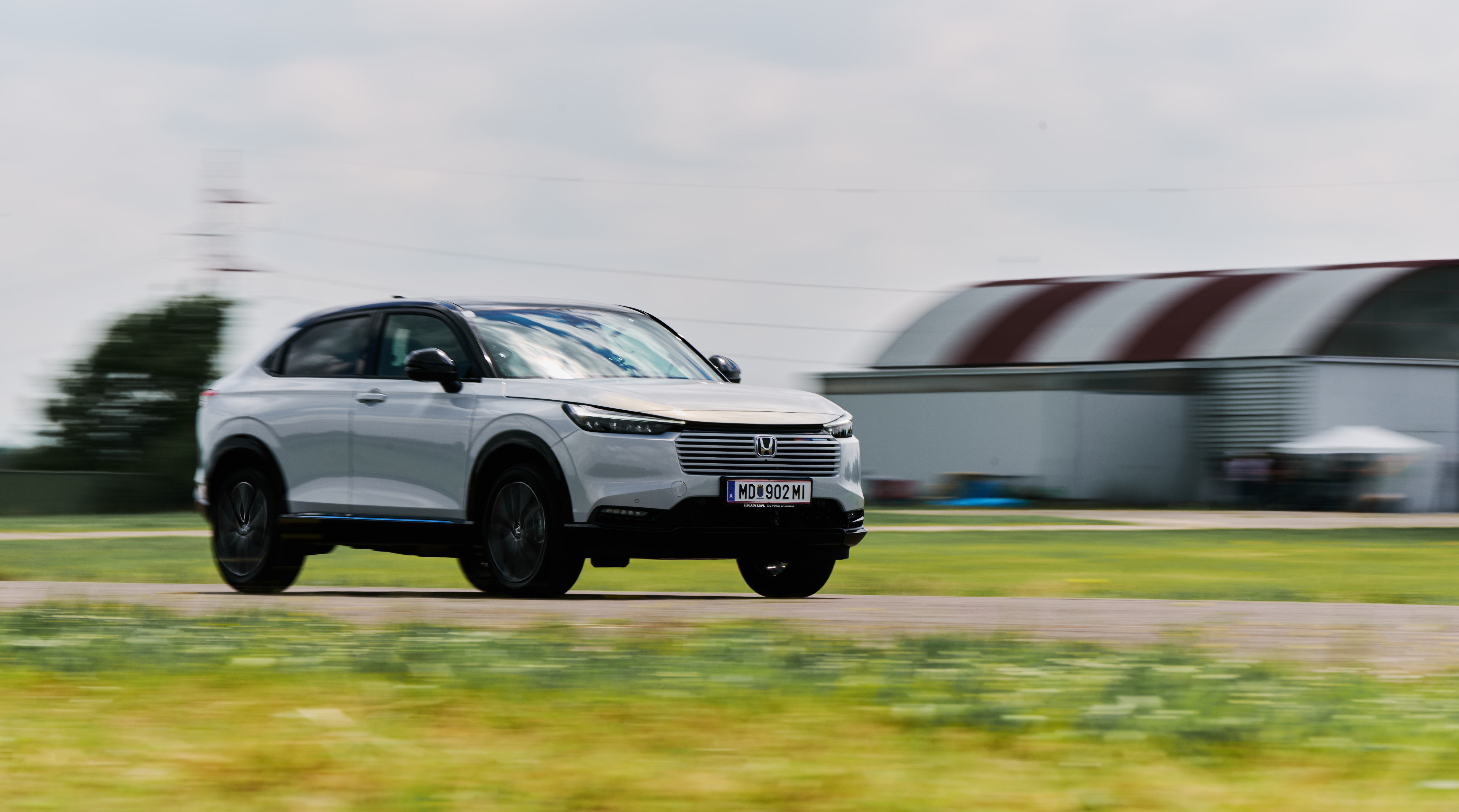 HR-V - widok z przodu z prawej strony