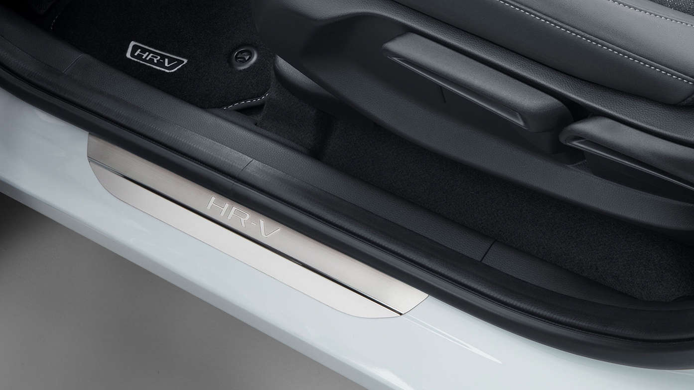 Honda HR-V Hybrid z nakładkami progów drzwi