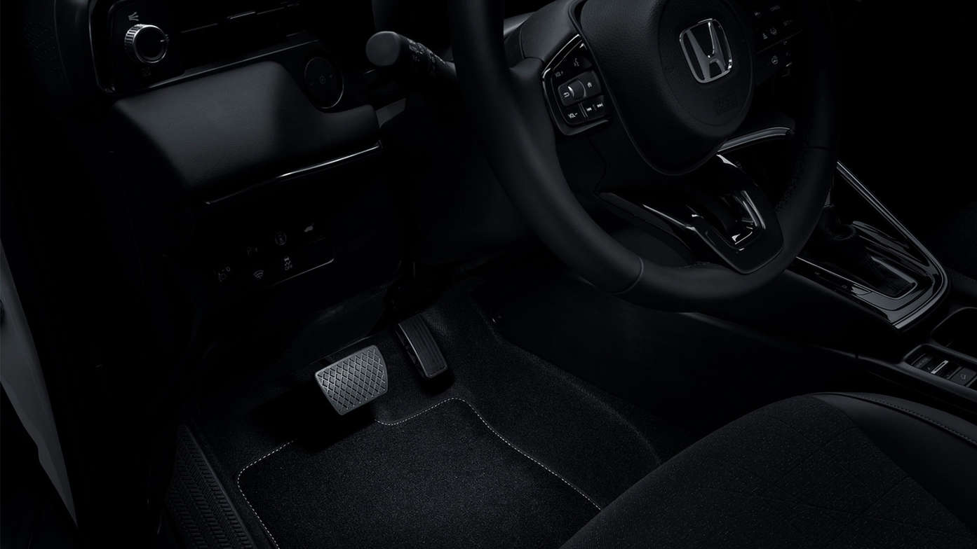 Honda HR-V Hybrid z podświetleniem przestrzeni na nogi