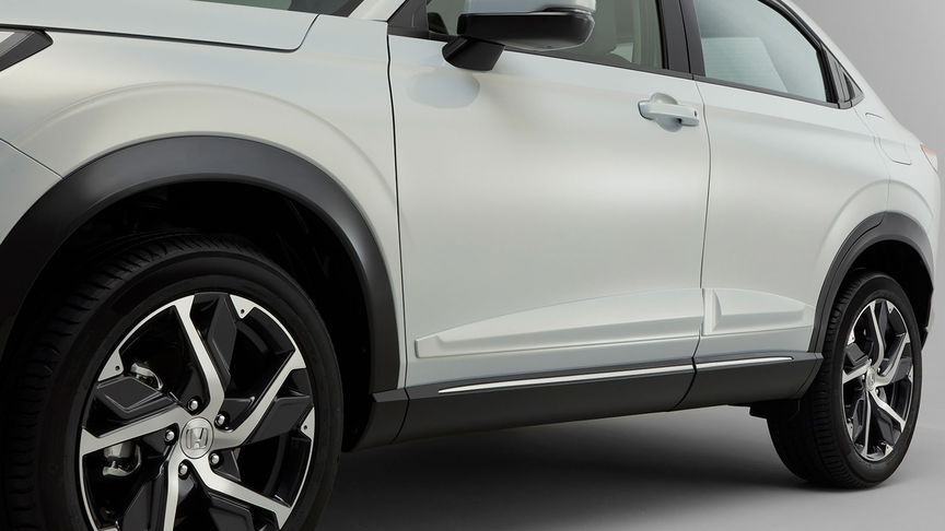 Honda HR-V Hybrid z bocznymi listwami nadwozia
