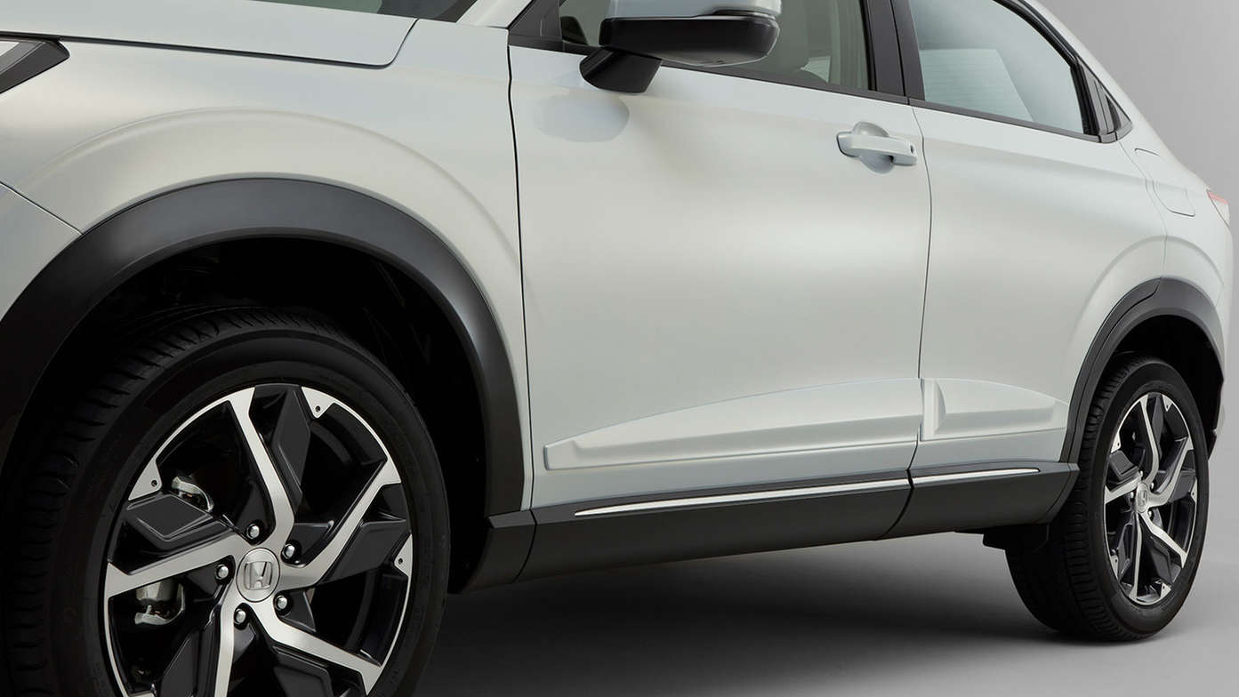 Honda HR-V Hybrid z bocznymi listwami nadwozia