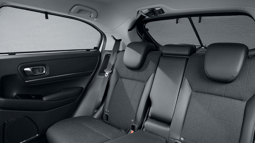 Honda HR-V Hybrid z roletami przeciwsłonecznymi