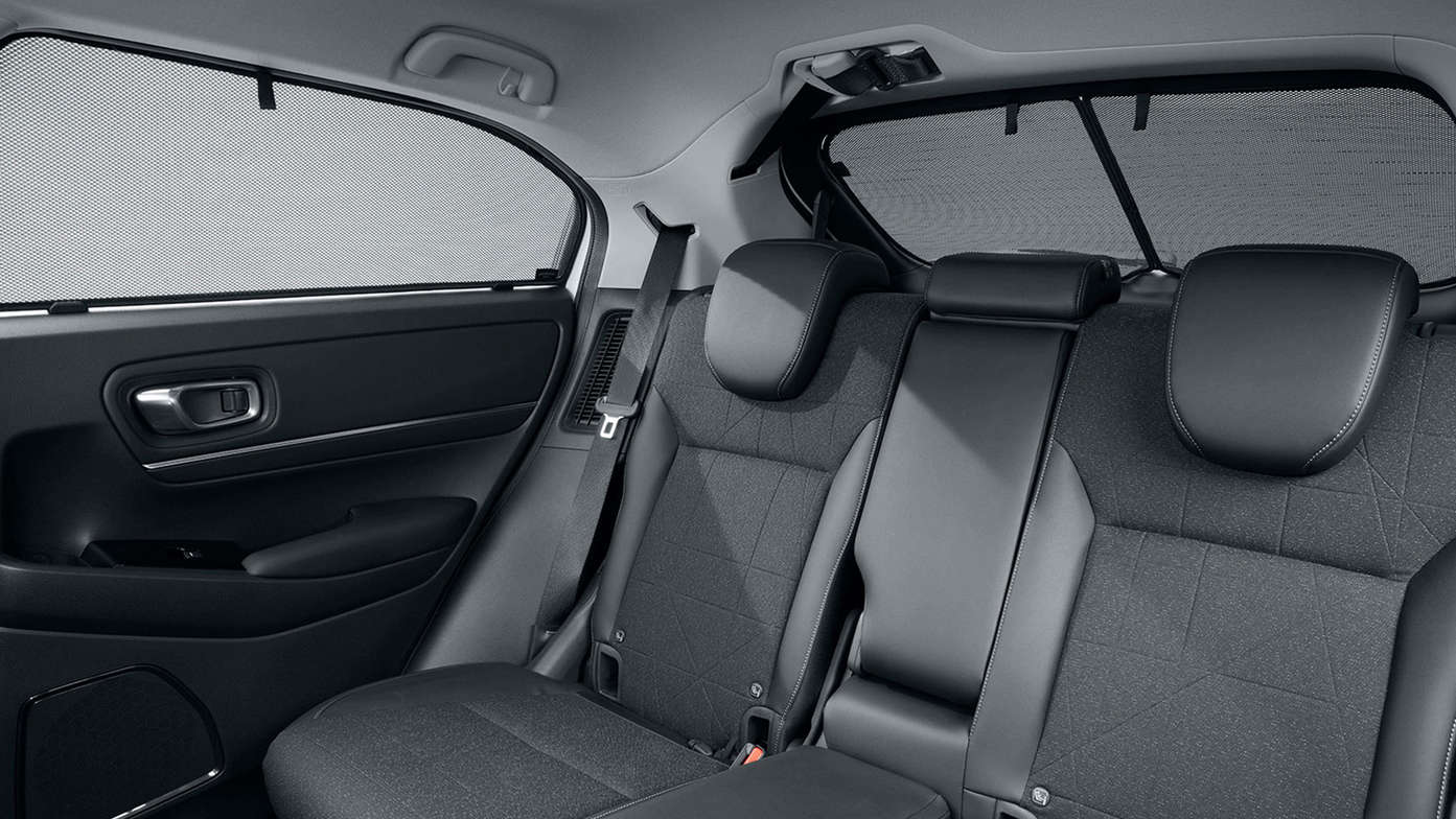 Honda HR-V Hybrid z roletami przeciwsłonecznymi