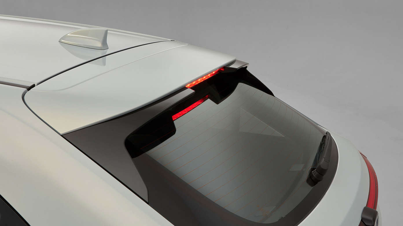 Honda HR-V Hybrid z przedłużeniem spojlera pokrywy bagażnika