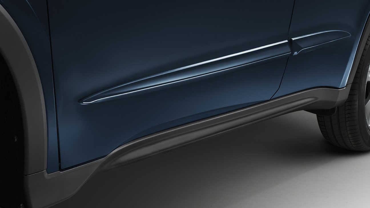 Honda HR-V – zbliżenie przedstawiające boczne listwy drzwi.
