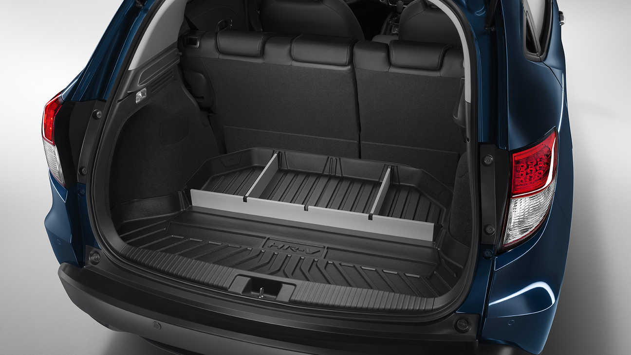 Honda HR-V Black Edition – zbliżenie przedstawiające organizer do bagażnika.