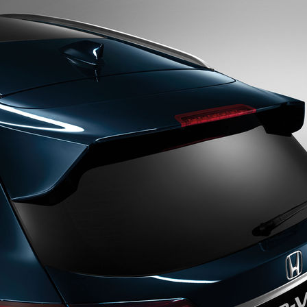 Honda HR-V – widok z profilu przedstawiający spojler na pokrywie bagażnika.