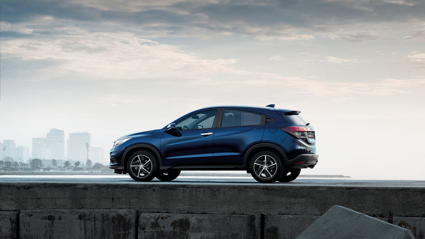 widok Hondy HR-V z boku