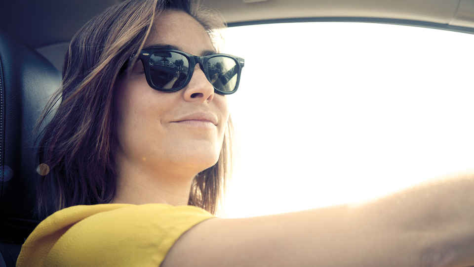 Model Hondy HR-V w samochodzie.