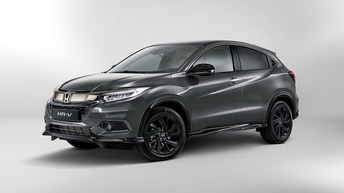 Widok Hondy HR-V Sport z boku.