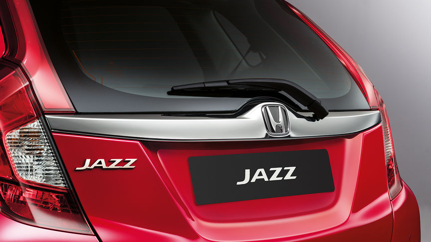 Widok z tyłu bagażnika Hondy Jazz.