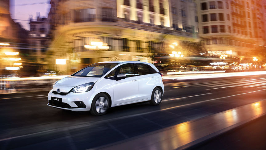 Honda Jazz Hybrid front three quarters, driving in the city