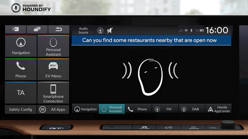 Zbliżenie na Honda Personal Assistant na desce rozdzielczej Hondy e