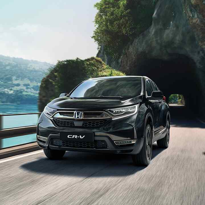 Honda CR-V Sportline na tle morza