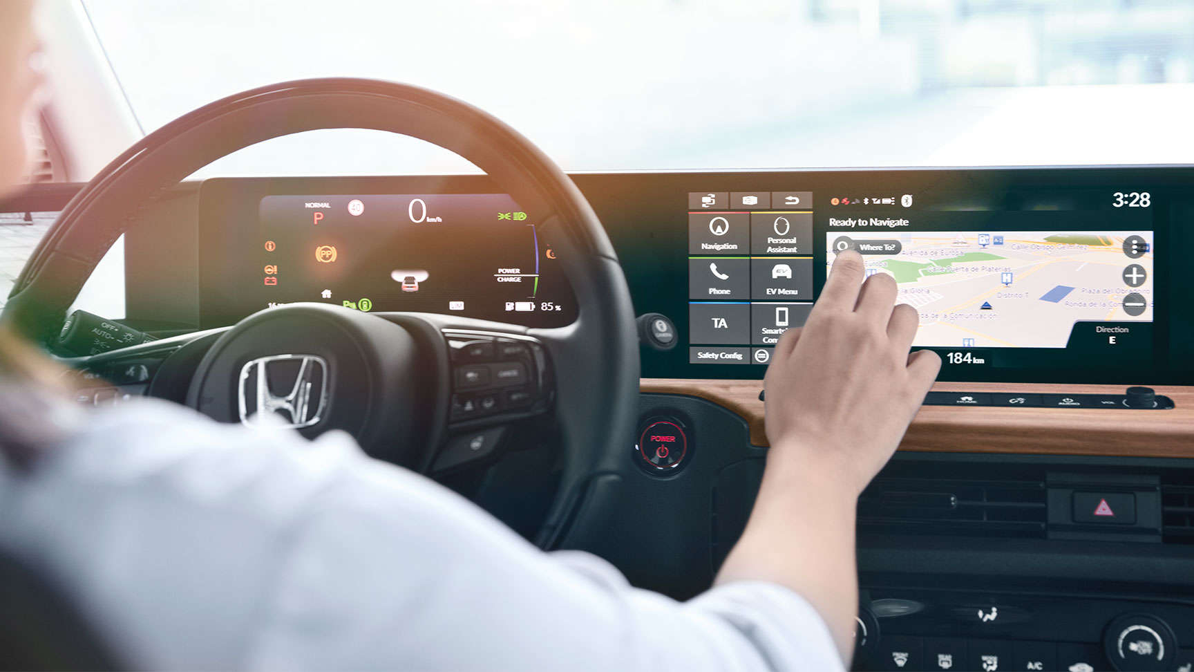 Kierowca używający ekranu systemu GPS
