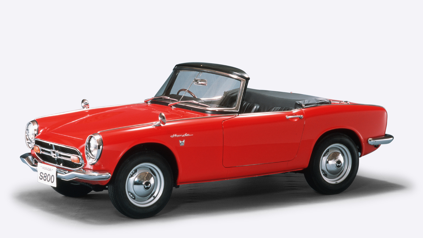 Honda S800 z przedniej perspektywy.