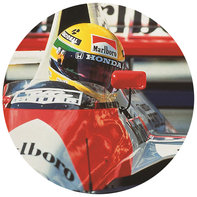 Senna w bolidzie Formuły 1 marki Honda.