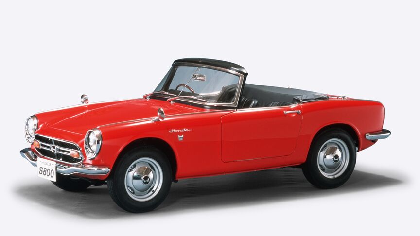 Honda S800 z przedniej perspektywy.