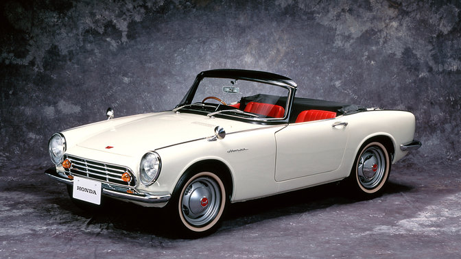 Honda S500 z przedniej perspektywy.