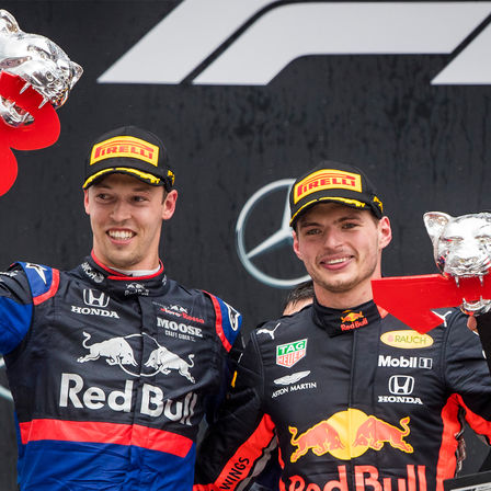 Dwóch kierowców Honda Racing na podium Formuły 1.
